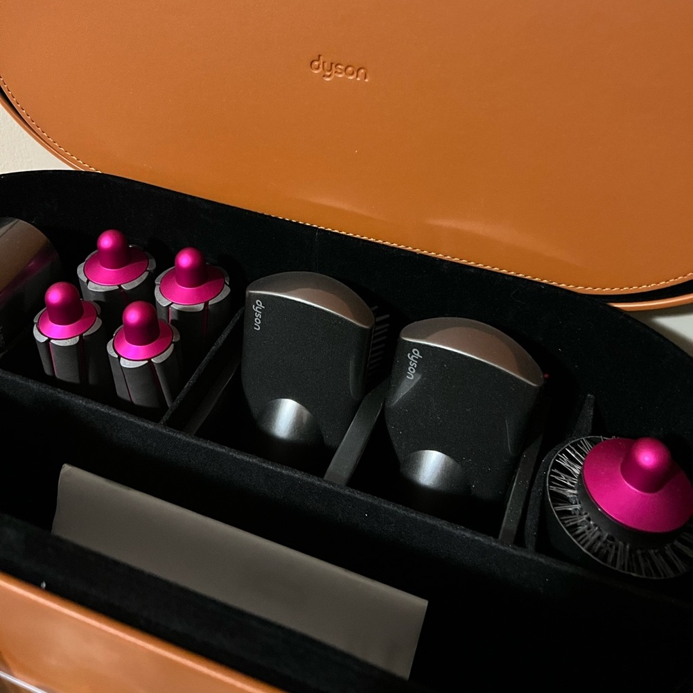 Dyson Airwrap - authentic (with proof of purchase)